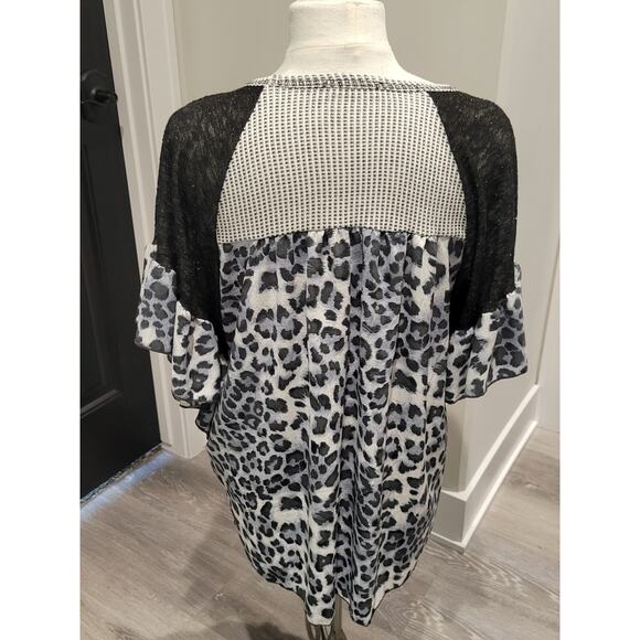 Chrysanthemum Boutique Boho Top Womens Small Grey Black Leopard Animal Print - Picture 9 of 13